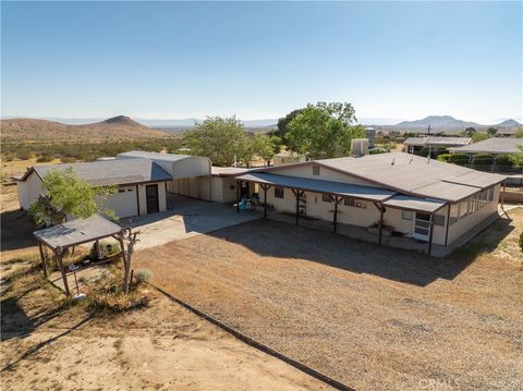 Photo of 3322 Dawn Rd, Rosamond, CA 93560 (MLS # SR26071677)