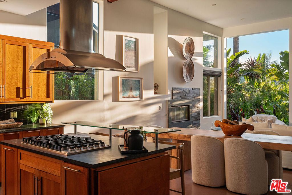 Photo of 2336 Boone Avenue, Venice, CA 90291 (MLS # 25589709)