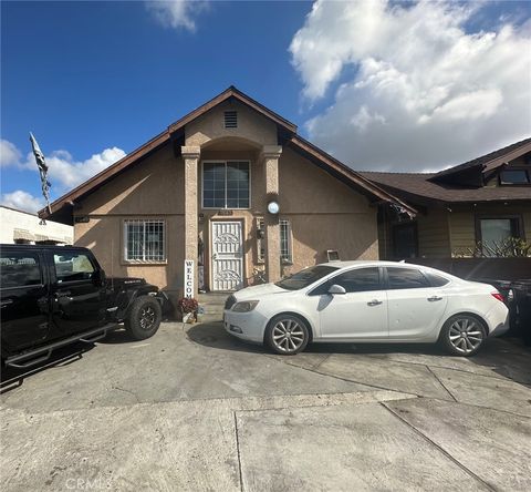 Photo of 1043 W 52nd St, Los Angeles, CA 90037 (MLS # SR26069519)