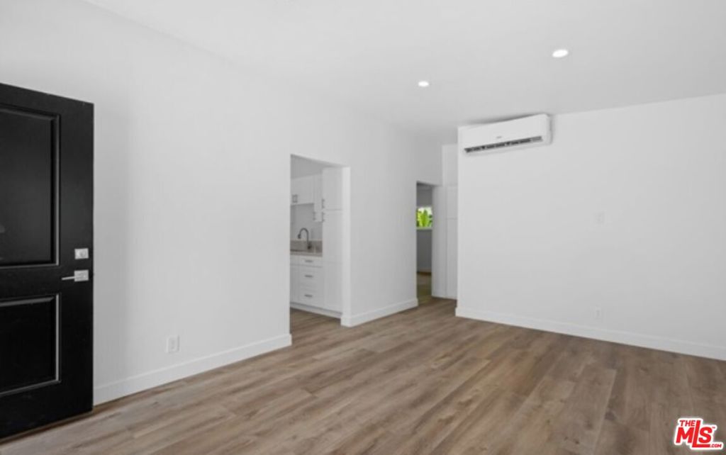 2658 Santa Ana Avenue E