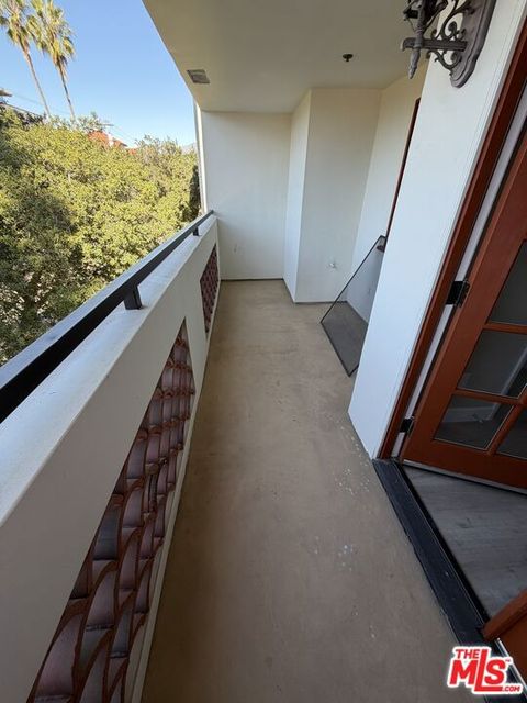 Photo of 156 S Oak Knoll Avenue #301, Pasadena, CA 91101 (MLS # 26650887)