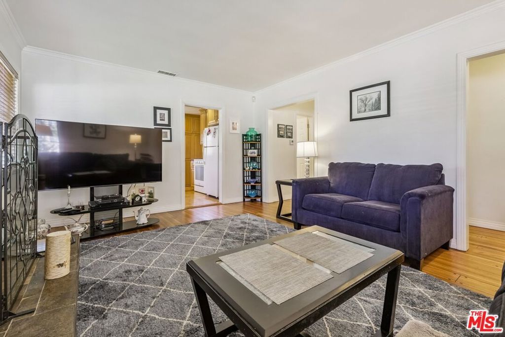 Photo of 12606 Bonaparte Avenue, Los Angeles, CA 90066 (MLS # 26673937)