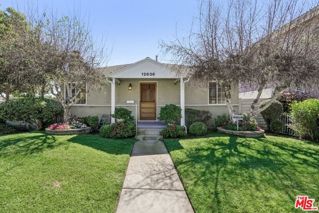 Photo of 12606 Bonaparte Avenue, Los Angeles, CA 90066 (MLS # 26673937)
