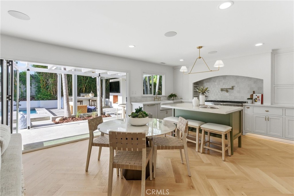 1956 Flamingo Drive