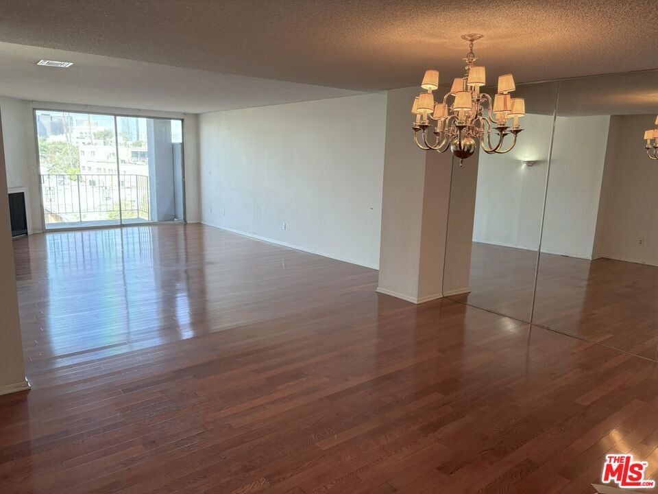 450 S Maple Drive 403