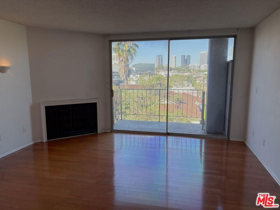 450 S Maple Drive 403