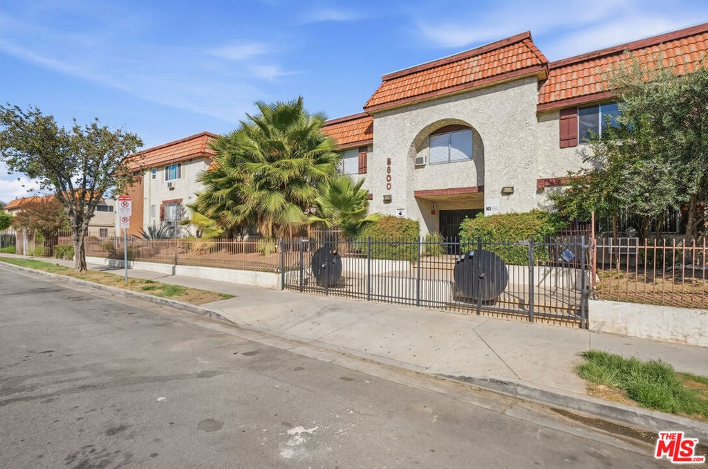 8800 Cedros Avenue 212