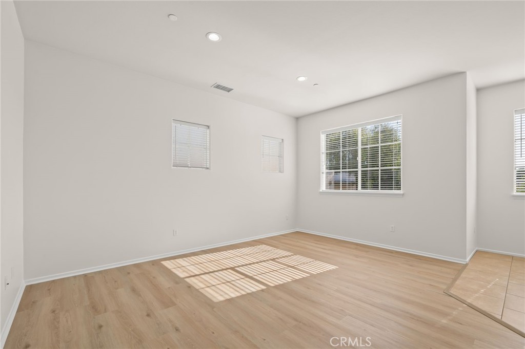 Colony Condos (901) - Residential Lease