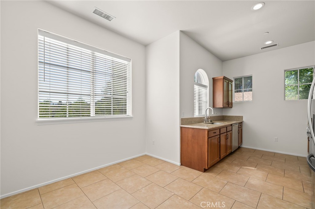 Colony Condos (901) - Residential Lease