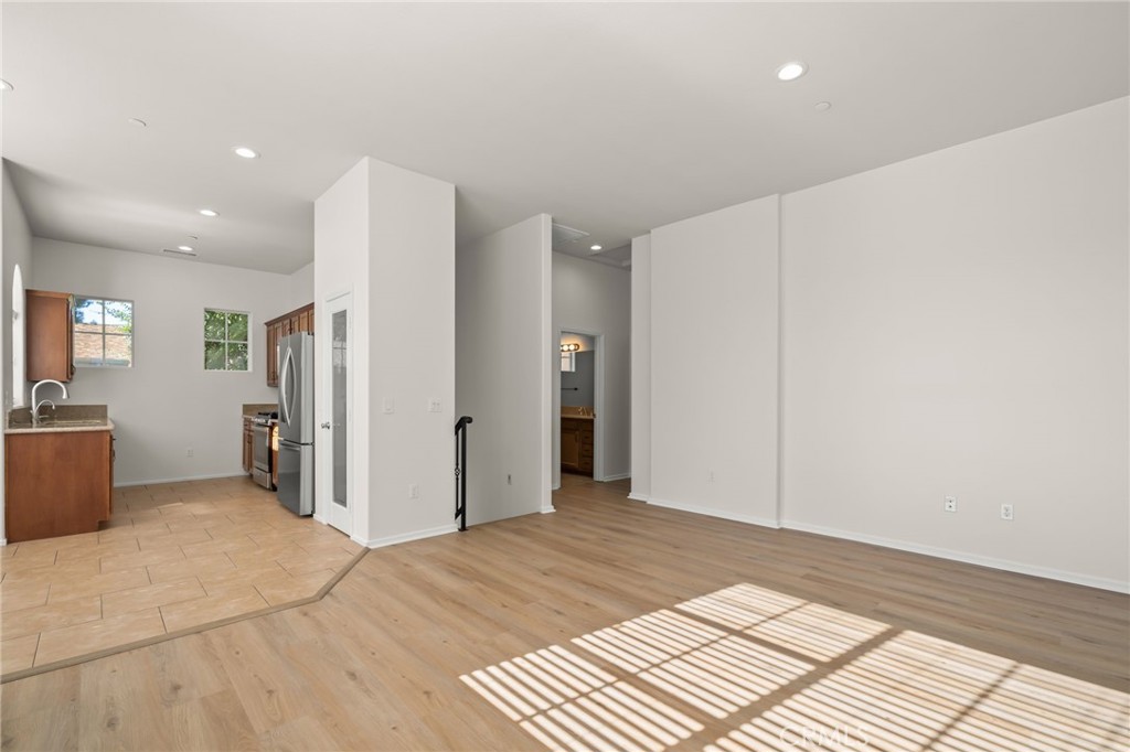 Colony Condos (901) - Residential Lease