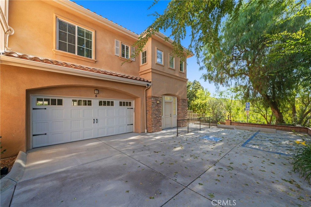 Colony Condos (901) - Residential Lease