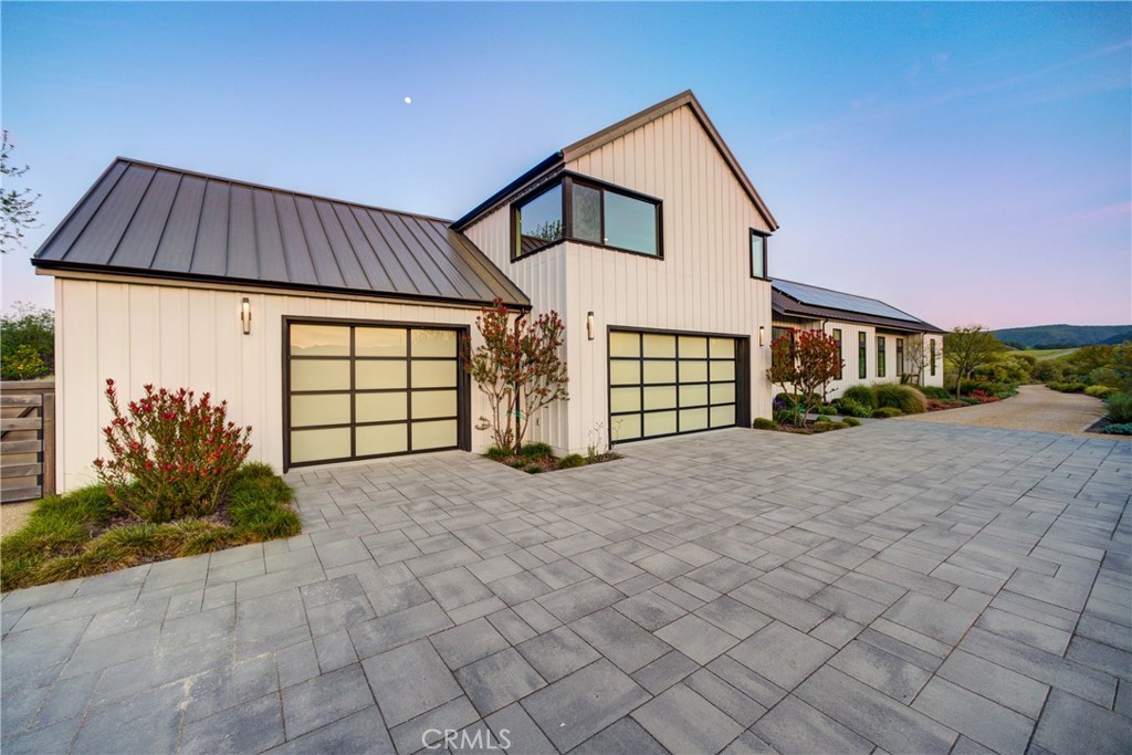 280 Jespersen Lane
