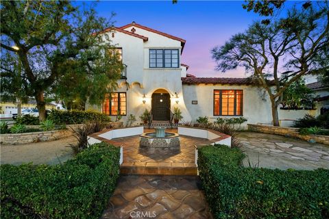 Photo of 790 Santiago Ave, Long Beach, CA 90804 (MLS # RS25271980)