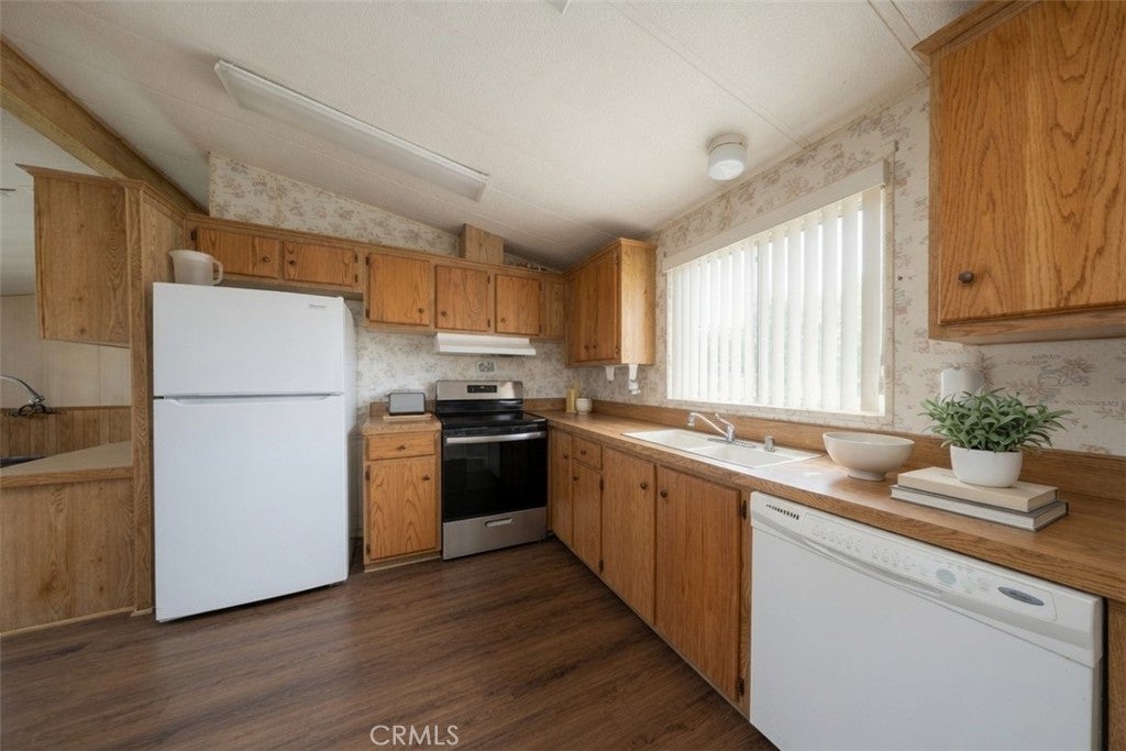 22111 Newport Avenue 88