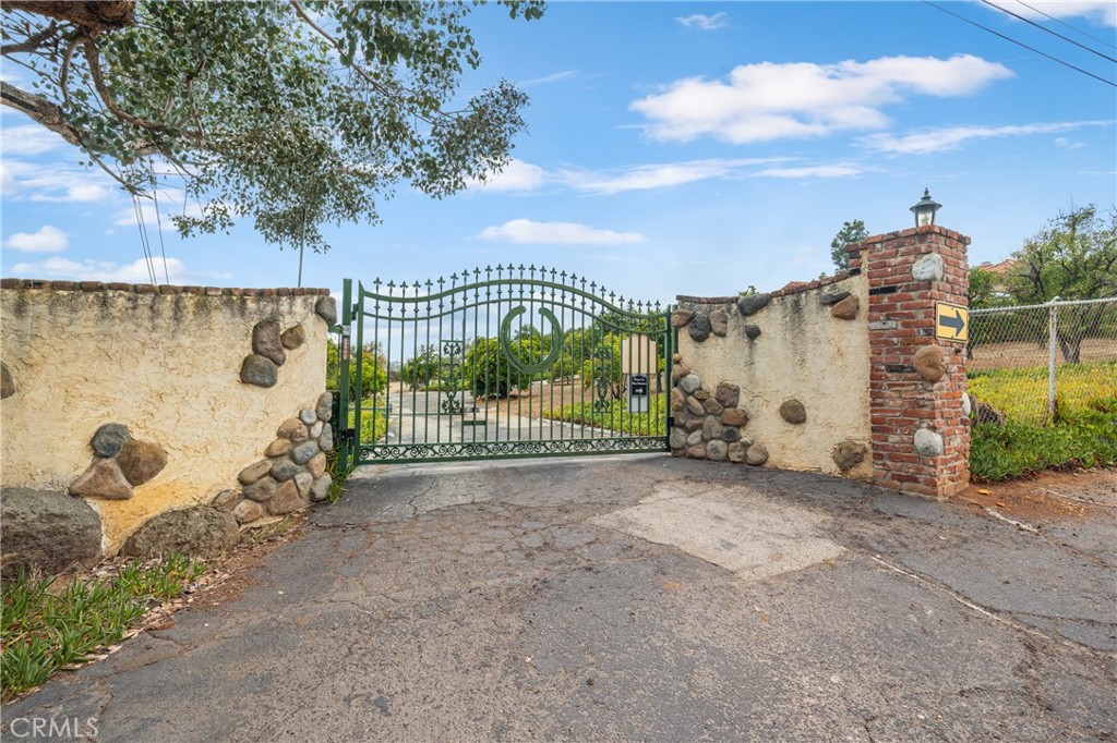 30136 Rolling Hills