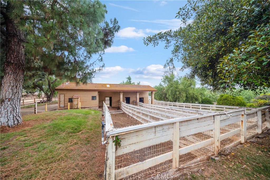 30136 Rolling Hills