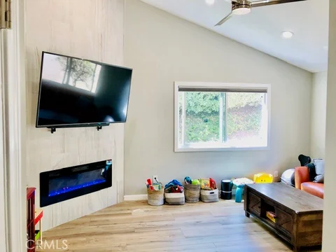 MLS: SR26193120