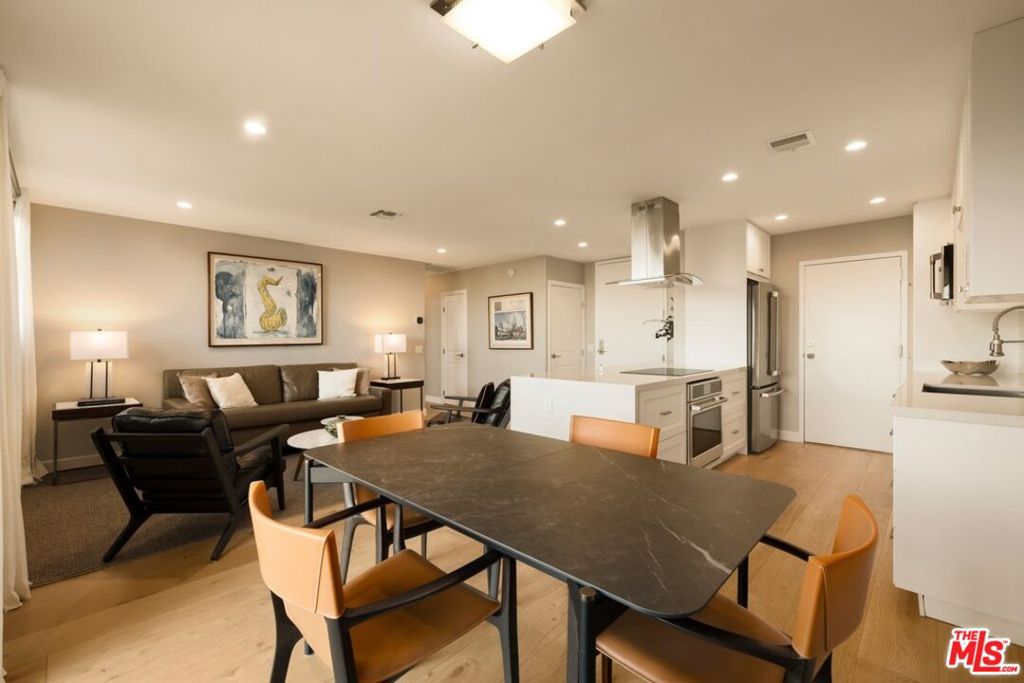 100 S Doheny Drive 607
