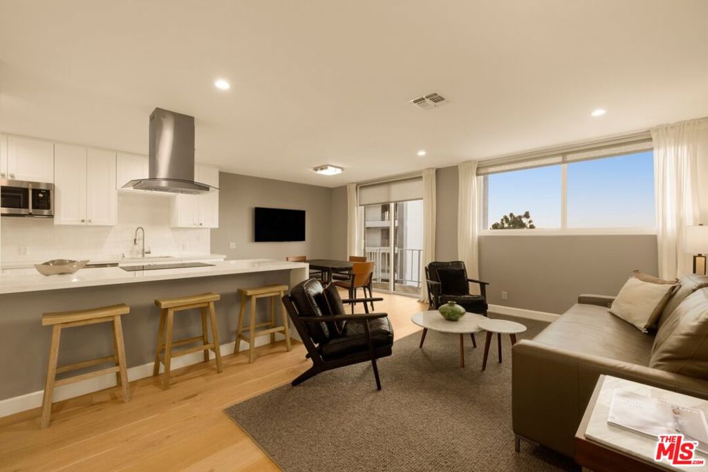 100 S Doheny Drive 607