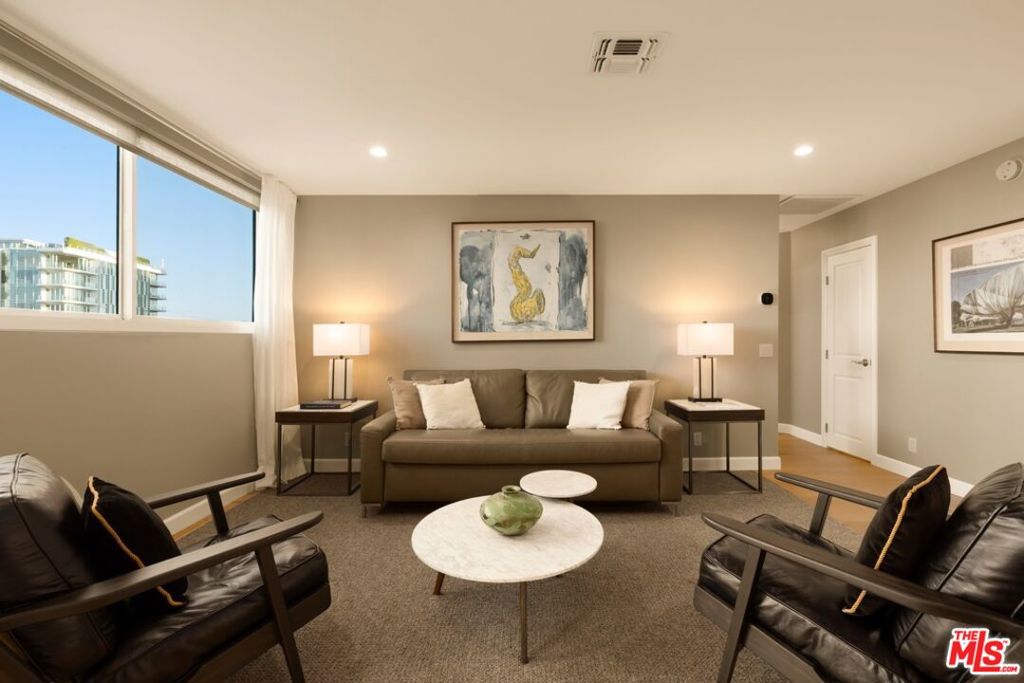 100 S Doheny Drive 607