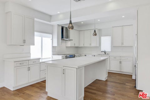 Photo of 339 N Oakhurst Drive #401, Beverly Hills, CA 90210 (MLS # 26988923)