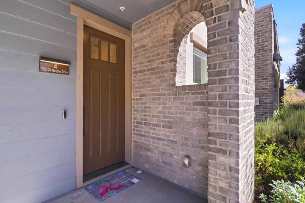925 De Guigne Drive 4