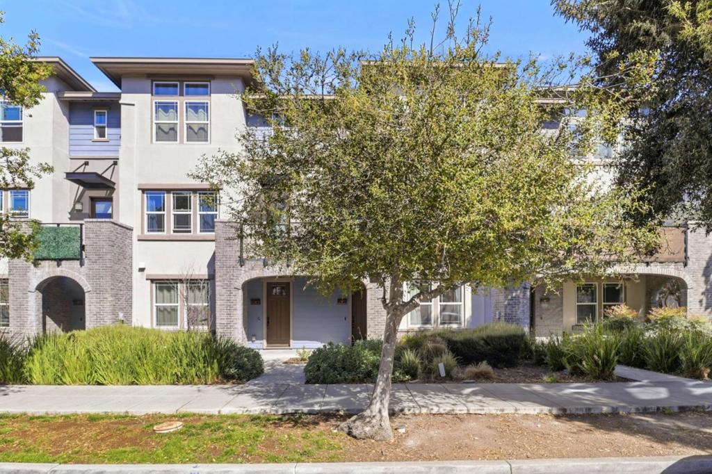 925 De Guigne Drive 4