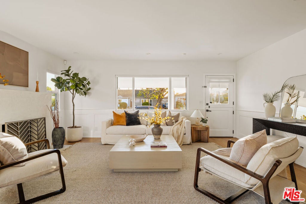 8356 Naylor Avenue, Los Angeles CA 90045