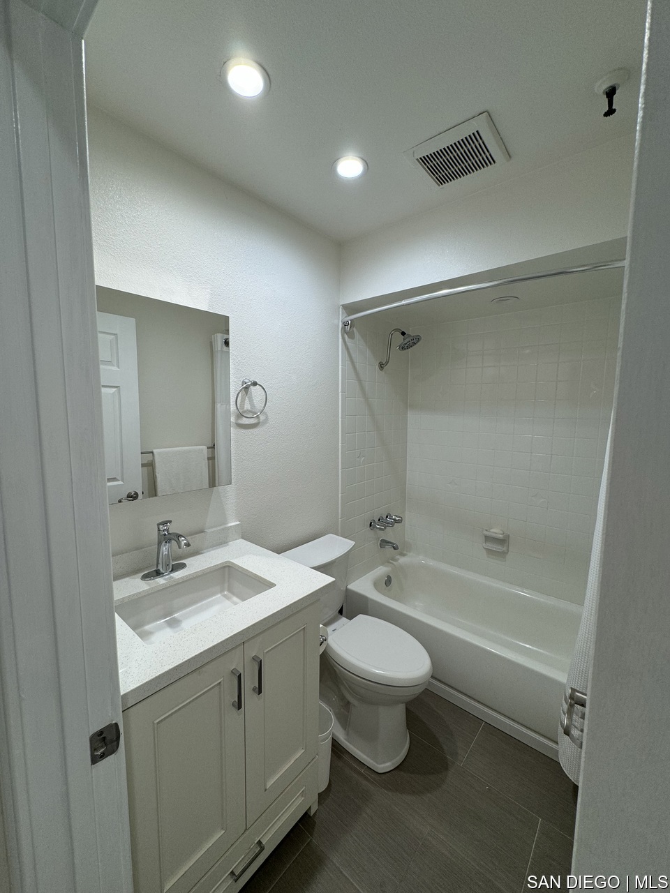 4730 Noyes ST APT 106