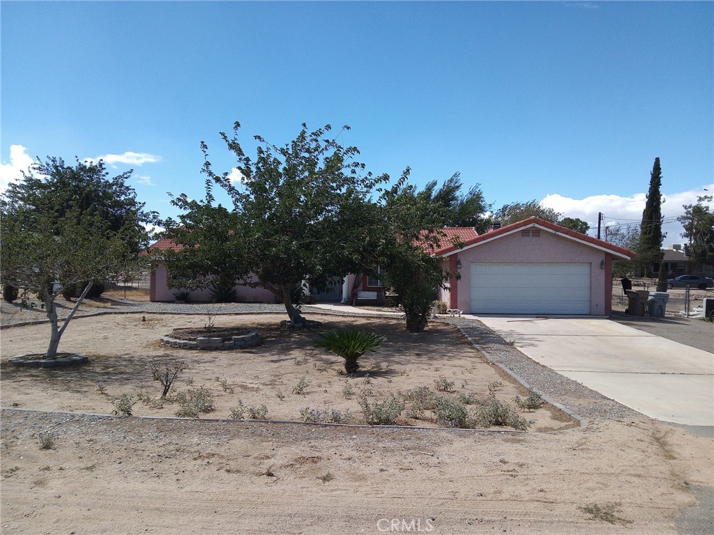 Seller is highly motivated. Submit offer. Located in a peaceful neighborhood with plenty of potential for expansion on approximately an acre lot. Dojt let this opportunity pass you by. Property needs TLC.