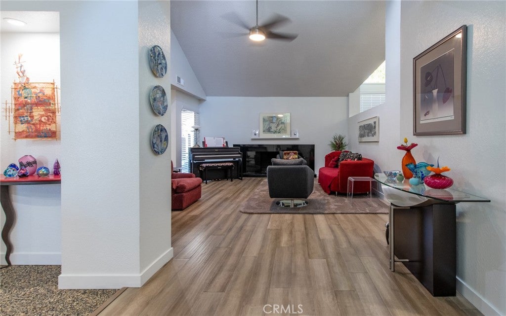 2095 W Barstow