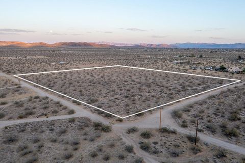 Photo of 57755 Boo Lane, Landers, CA 92285 (MLS # 219147558DA)