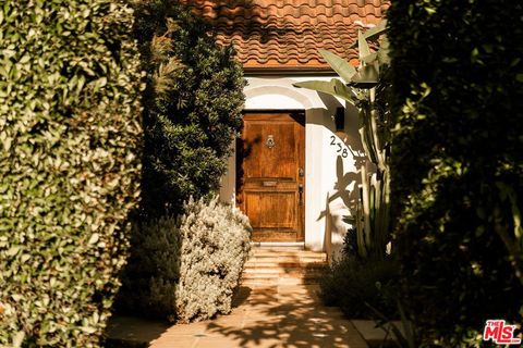 Photo of 238 N Gower Street, Los Angeles, CA 90004 (MLS # 26746517)