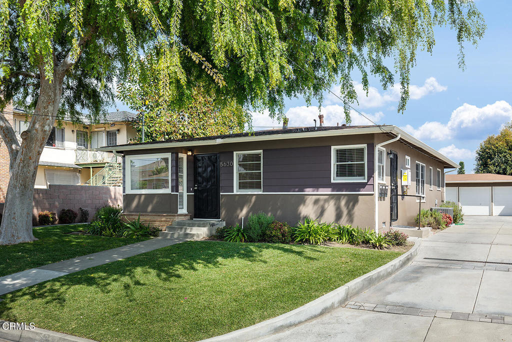 Recently remodeled one bedroom, one bath located on a quiet cul-de-sac in a desirable Temple City residential neighborhood. This home is part of a well-maintained triplex and features off street parking for one car and plentiful storage. A sunny and open-concept floor plan includes a spacious living room with newly refinished hardwood floors & recessed lighting and a fabulous kitchen with a breakfast bar, new cabinetry, solid surface counters, and stainless steel appliances. In addition, there is a spacious bedroom, an updated 3/4 bath, forced heat & A/C, window coverings throughout, an onsite laundry room, and separate storage room for this unit. The lease includes; water, gardener, trash. Fantastic access to the adjacent cities of San Marino, San Gabriel, Pasadena, Alhambra, and Arcadia and in close proximity to shopping, transportation, and freeways. To apply, please use Rent Spree - copy this link to your browser: https://apply.link/ZEW0Exc