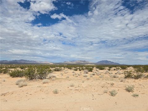 Photo of 0 Granite, Lucerne Valley, CA 92356 (MLS # HD25238413)