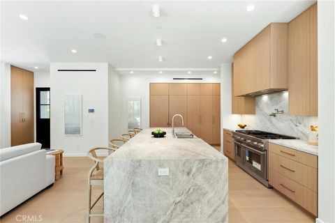 Tiny photo for 2206 Gates Avenue, Redondo Beach, CA 90278 (MLS # SB25230066)