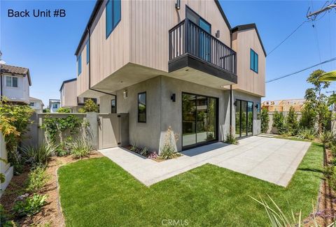 Tiny photo for 2206 Gates Avenue, Redondo Beach, CA 90278 (MLS # SB25230066)