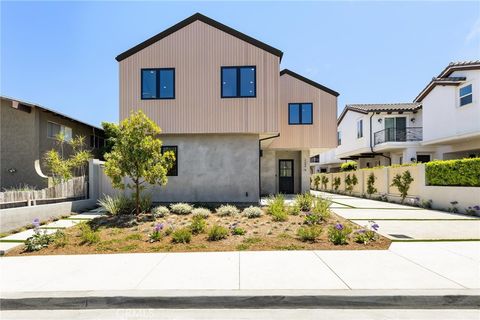 Tiny photo for 2206 Gates Avenue, Redondo Beach, CA 90278 (MLS # SB25230066)