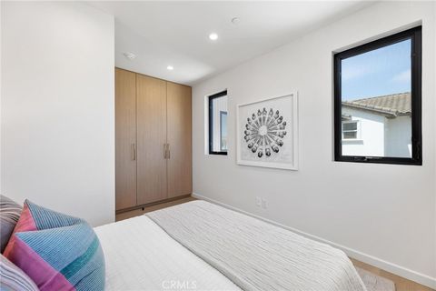 Tiny photo for 2206 Gates Avenue, Redondo Beach, CA 90278 (MLS # SB25230066)