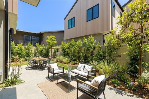 Tiny photo for 2206 Gates Avenue, Redondo Beach, CA 90278 (MLS # SB25230066)