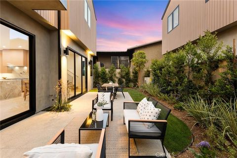 Tiny photo for 2206 Gates Avenue, Redondo Beach, CA 90278 (MLS # SB25230066)