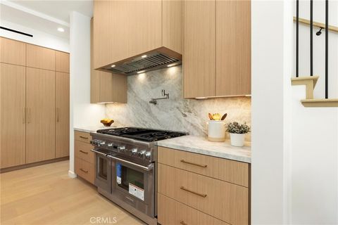 Tiny photo for 2206 Gates Avenue, Redondo Beach, CA 90278 (MLS # SB25230066)