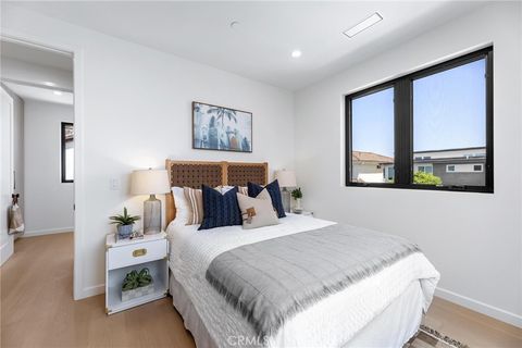 Tiny photo for 2206 Gates Avenue, Redondo Beach, CA 90278 (MLS # SB25230066)