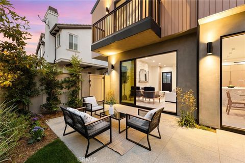 Tiny photo for 2206 Gates Avenue, Redondo Beach, CA 90278 (MLS # SB25230066)