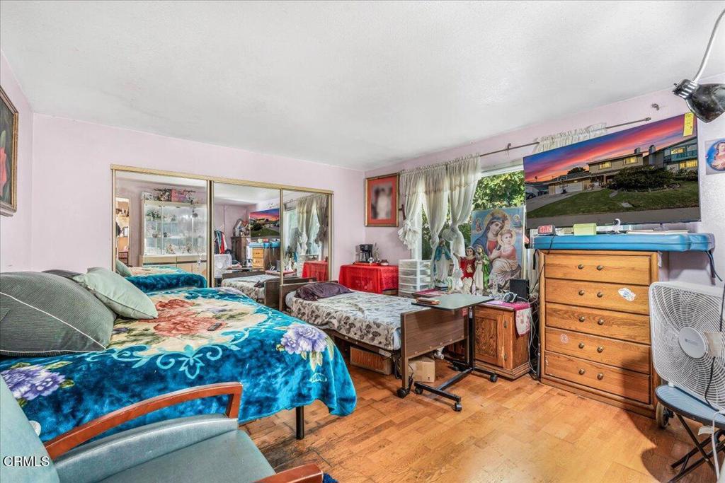 1211 W Robert Avenue