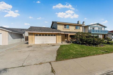 Photo of 1211 W Robert Avenue, Oxnard, CA 93030 (MLS # V1-33598)