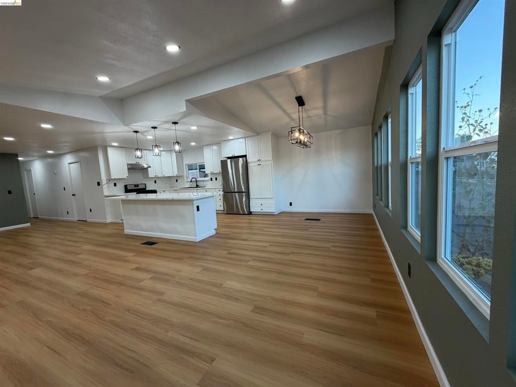 3702 Hawthorne