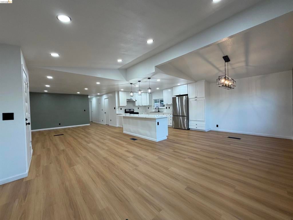3702 Hawthorne