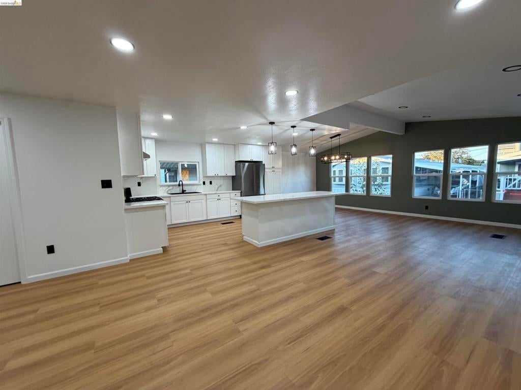 3702 Hawthorne