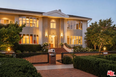 Photo of 143 Marguerita Avenue, Santa Monica, CA 90402 (MLS # 26987995)